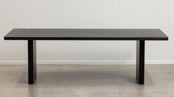 Brighton dining table